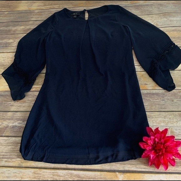 👗BEAUTIFUL NAVY DRESS - Picture 3 of 5